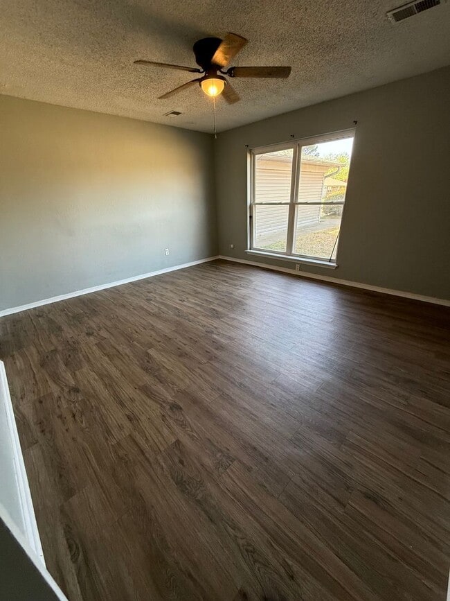 Building Photo - $1,500 MOVE-IN SPECIAL