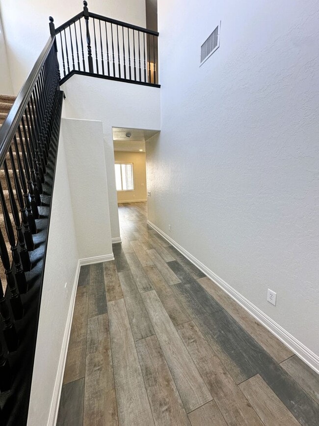 Building Photo - ANTHEM HIGHLANDS!! READY FOR IMMEDIATE MOV...