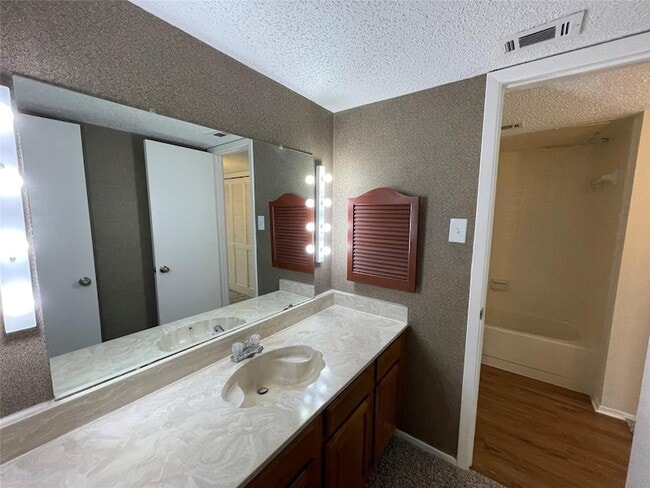 Building Photo - 11480 Audelia Rd