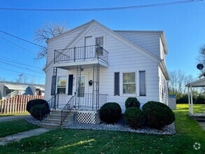 Building Photo - 915 12th Ave