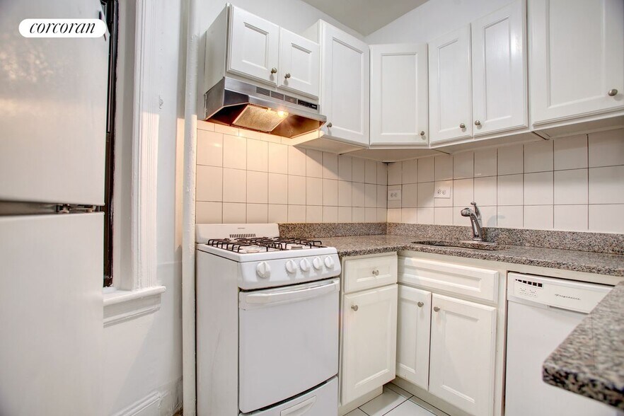 Building Photo - 410 E 59th St