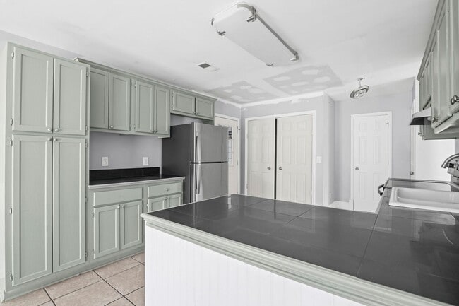 Building Photo - Mableton - For Rent $2000.00 - 4 bedrooms, 2.5 baths