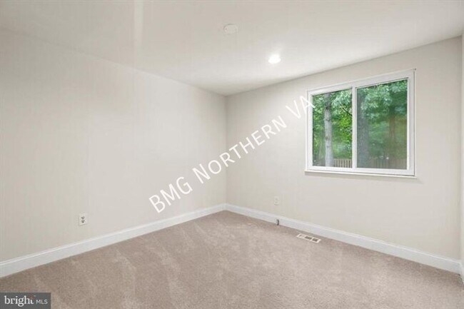 Building Photo - 8461 Yellow Leaf Ct