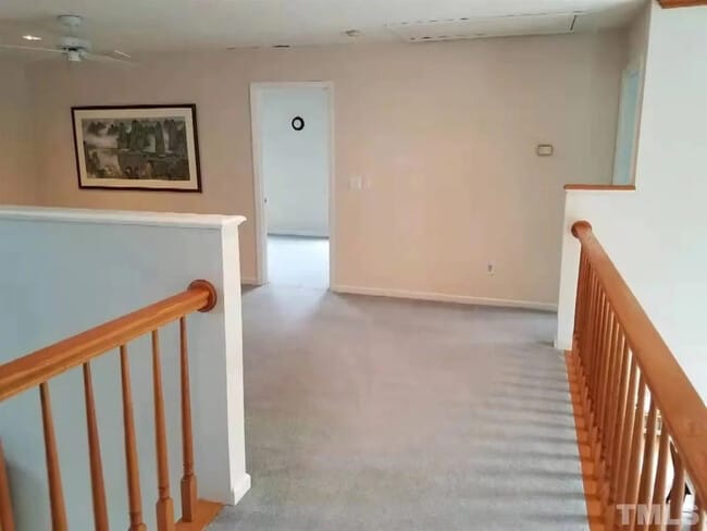 Building Photo - Room in House on Kingsway Dr