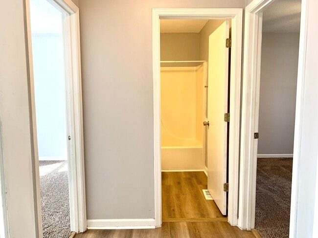 Building Photo - 411 Sideline Dr