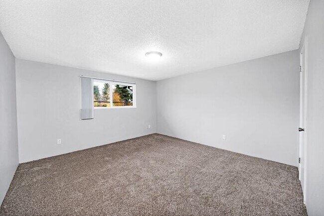 Building Photo - Lovely 2 Bedroom, Hurry In Today!! $500 VISA GIFTCARD AT MOVE IN, JUST IN TIME FOR THE HOLIDAYS!