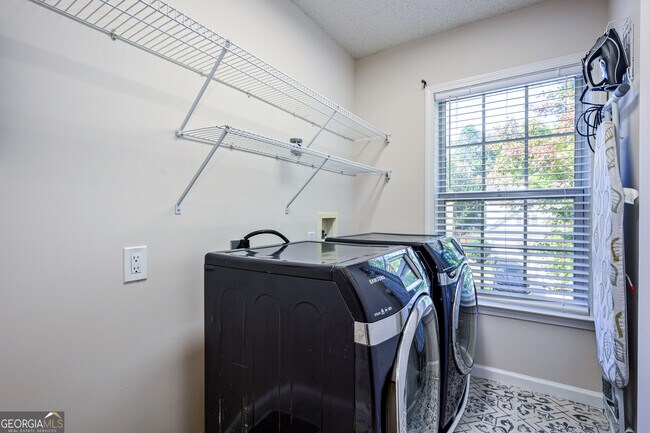 Building Photo - 206 Persimmon Tr