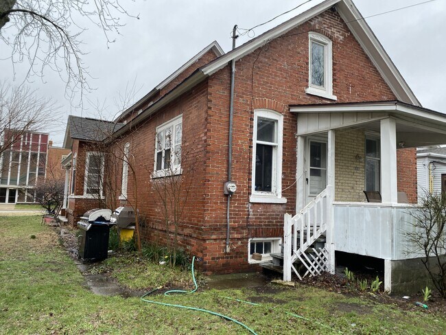 Building Photo - 11 W 14th St