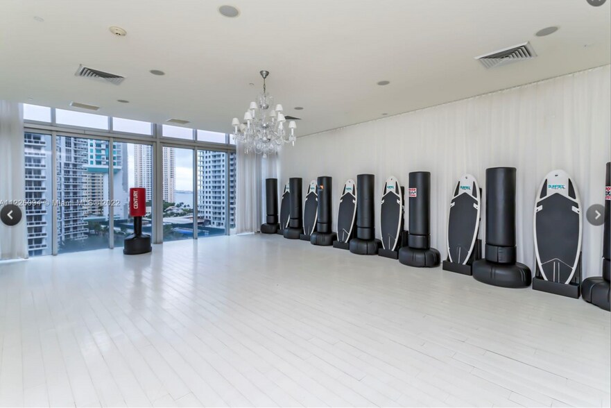 Building Photo - 465 Brickell Ave