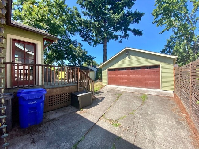Building Photo - 4337 NE 23rd Ave