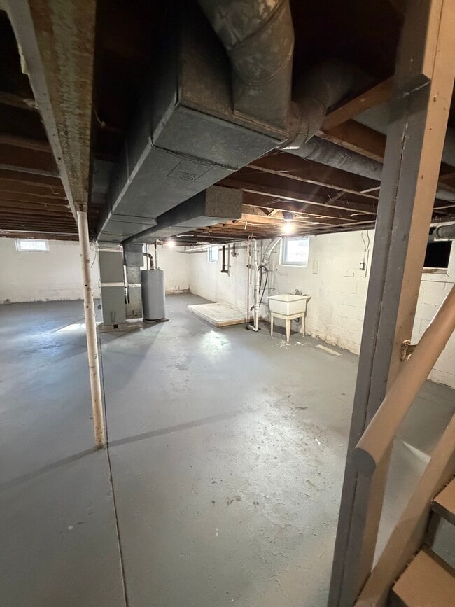 Building Photo - 8587 Caughdenoy Rd