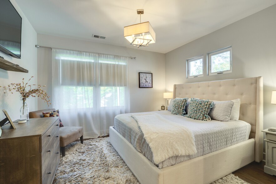 Master Suite - 1922 14th Ave N