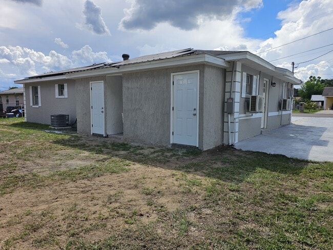 Building Photo - 2117 Lemon St