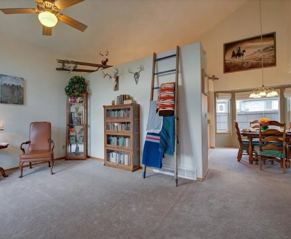 Building Photo - 6151 Oakwood Blvd