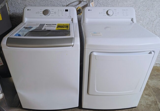 Building Photo - 803 E 89th St