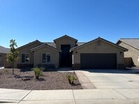 Building Photo - 4 BEDROOM POOL & SOLAR HOME