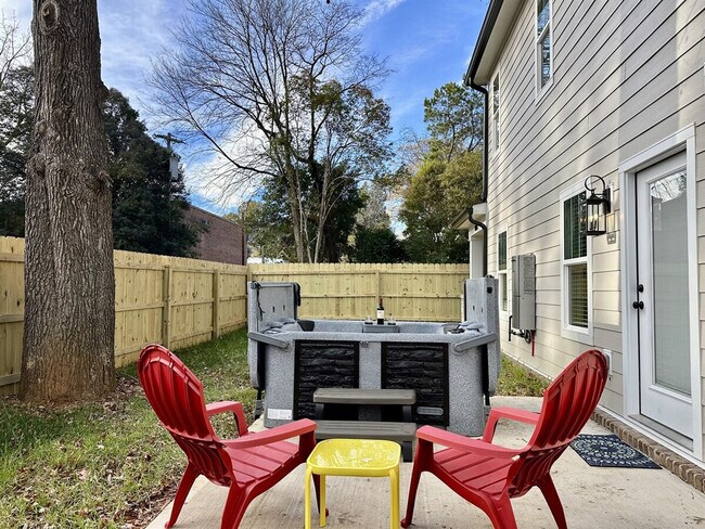 Building Photo - 806 Colorado Ave