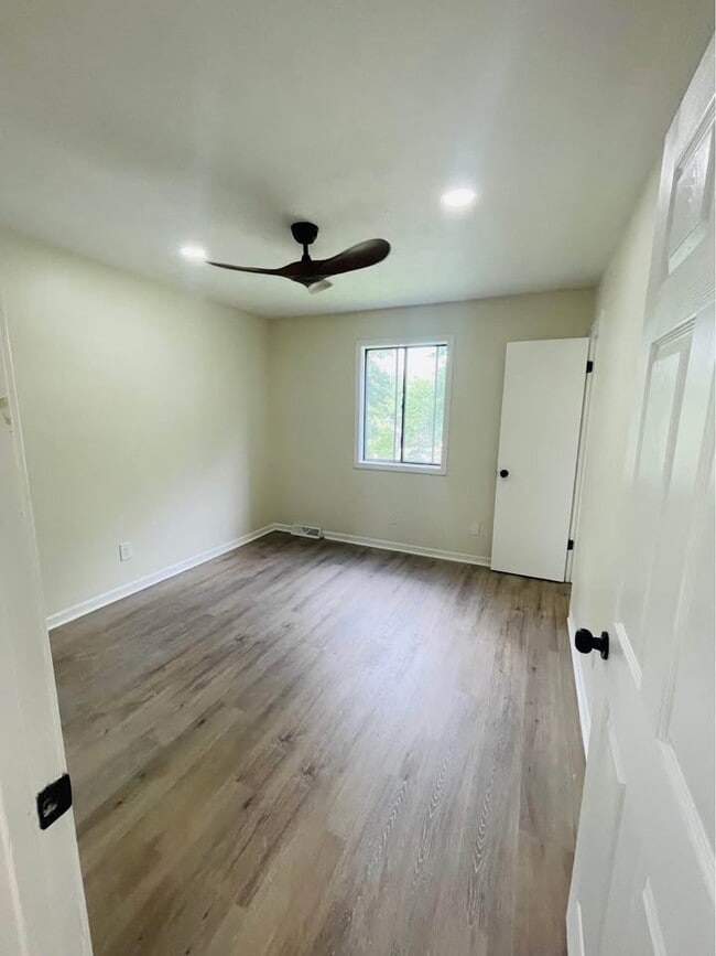 Building Photo - 218 Fernleaf Dr