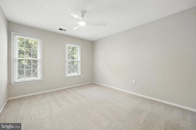Building Photo - 10198 Cedar Pond Dr
