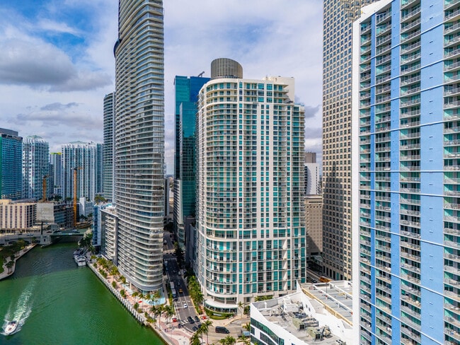 Building Photo - 300 S Biscayne Blvd