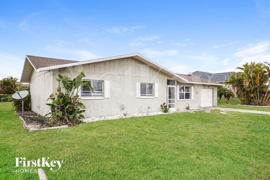 Building Photo - 1505 NE 10th Ln