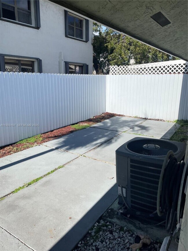 Building Photo - 5216 W 24th Way