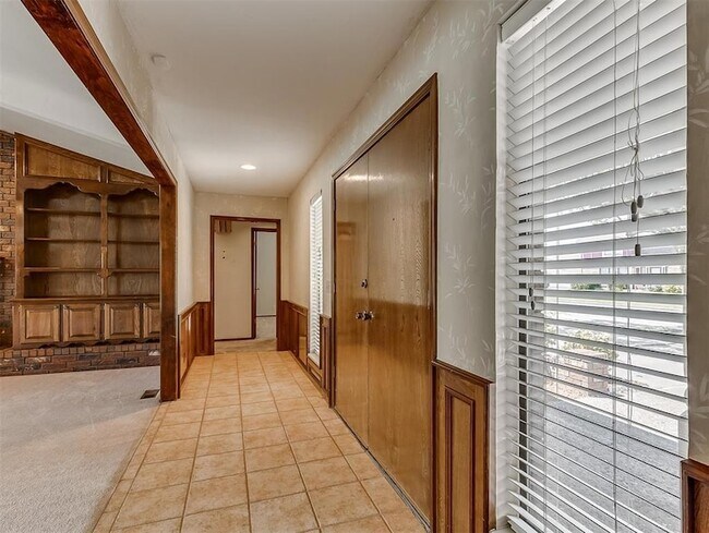 Building Photo - 12414 S Villa Ave