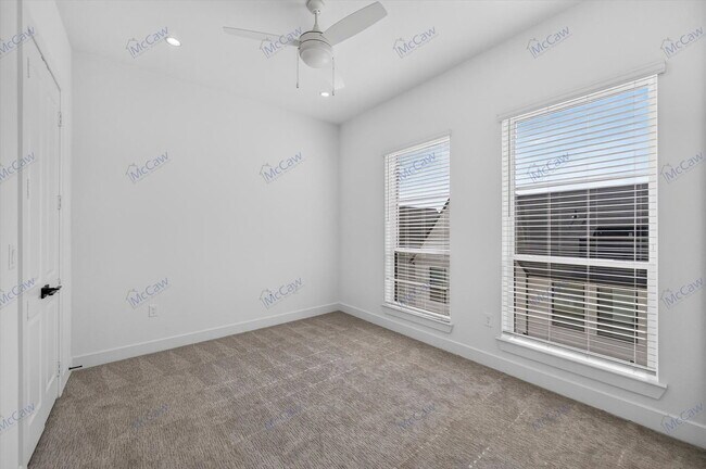 Building Photo - 131 Thornton St