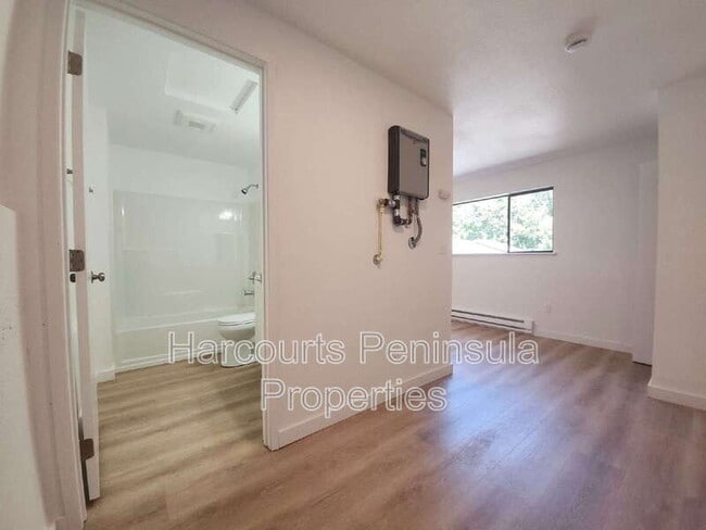 Building Photo - 35 NE Torval Canyon Rd