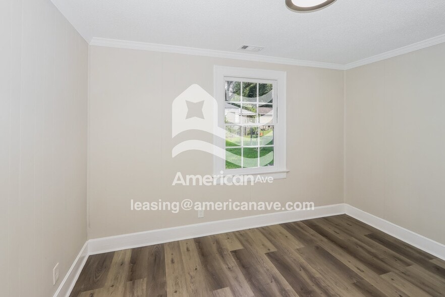 Building Photo - 1580 Burton Ave