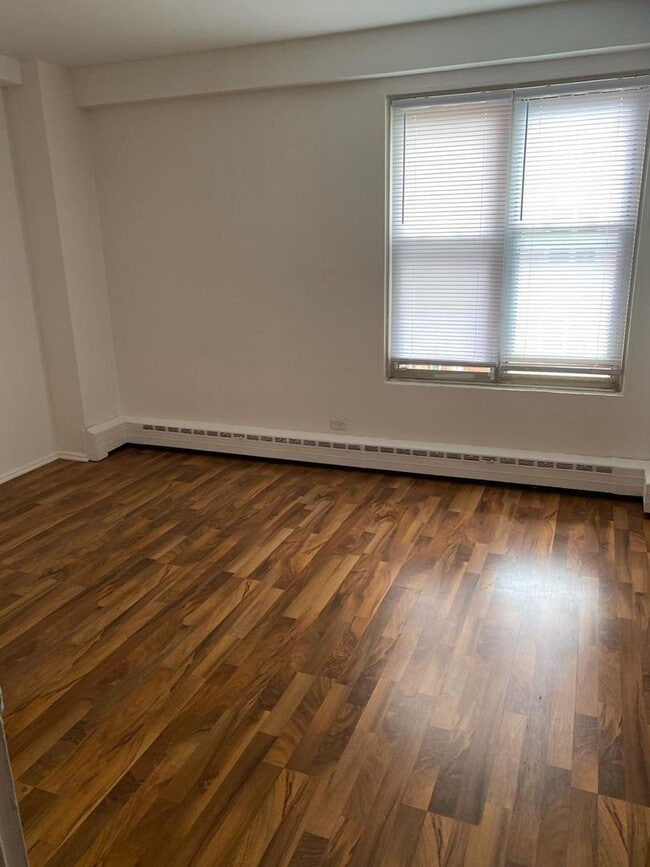 Building Photo - 2610 W Berwyn Ave