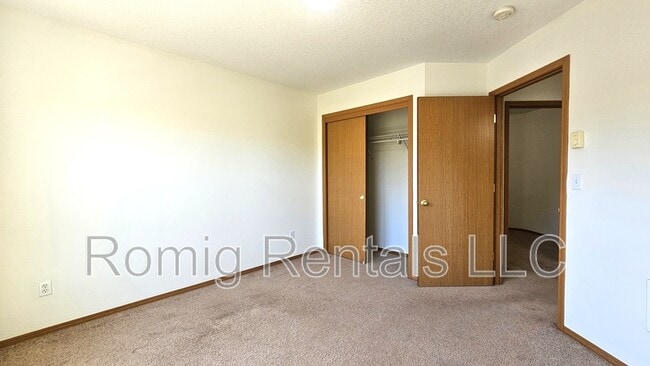 Building Photo - 8102 NE 36th Ct