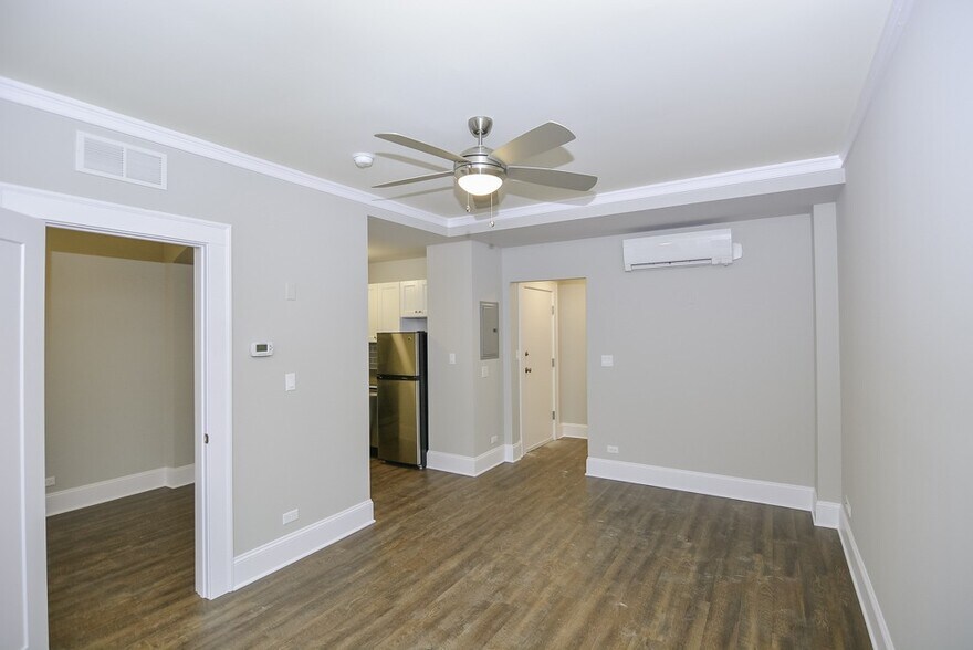 Building Photo - 817 W Lakeside Pl