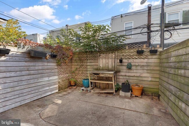 Building Photo - 1517 S LeCount St