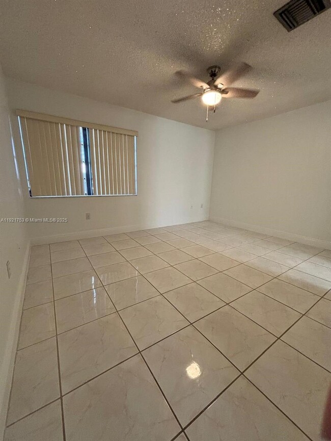 Building Photo - 9211 SW 123rd Ave Ct