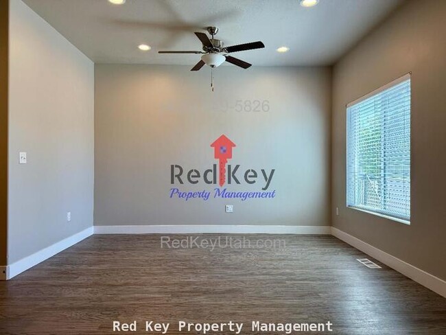Building Photo - Glen Eagles Ct. Townhouse