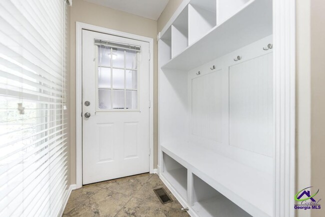 Building Photo - 127 Hudson Way