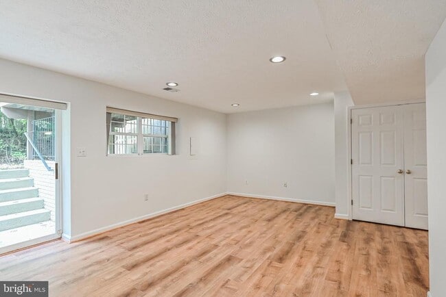 Building Photo - 8373 Millwood Dr