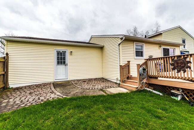 Building Photo - 7934 Davis Rd N