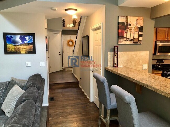 Building Photo - 1106 Highland Park Dr