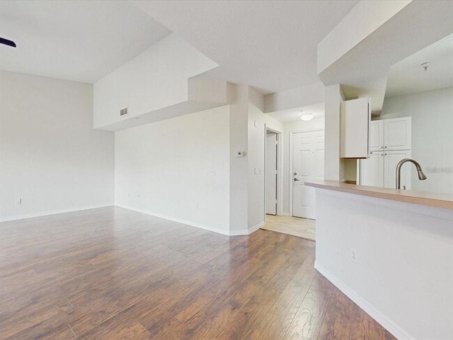 Building Photo - 5578 Metrowest Blvd