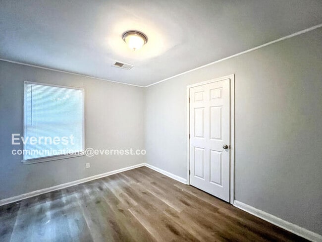 Building Photo - 533 Burkman Dr