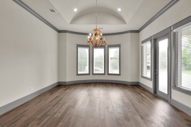 Building Photo - 2331 Bottlebrush Ln