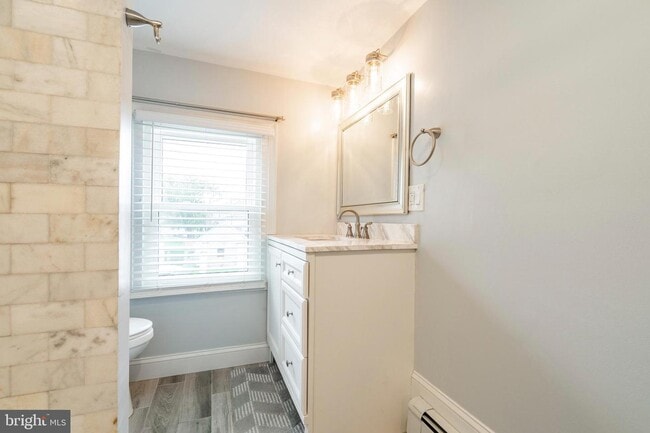 Building Photo - 225 W 6th Ave