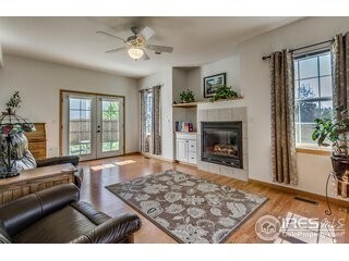 Building Photo - Charming Waterglen 3 Bedroom with a Den!