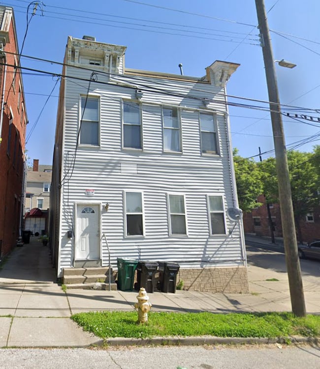 Building Photo - 400 Warner St