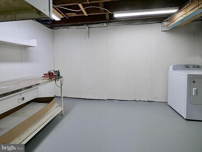 Building Photo - 40 Neeld Ln