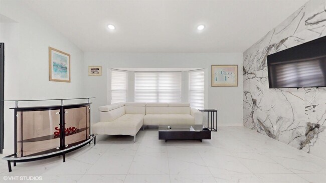 Building Photo - 13947 Geranium Pl