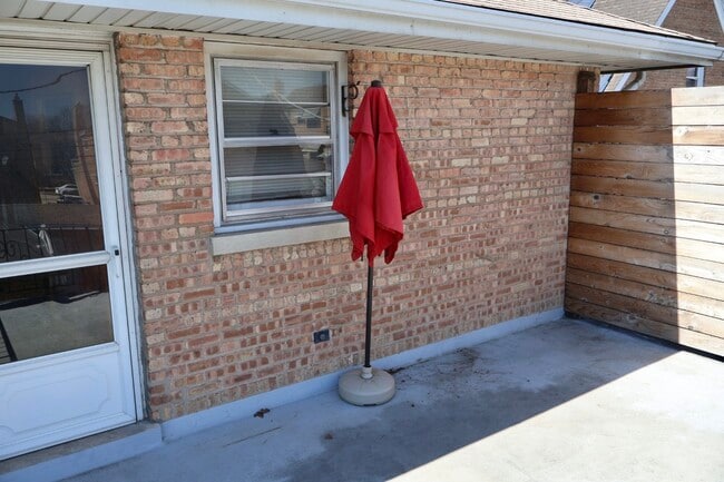 Building Photo - 9721 S Albany Ave