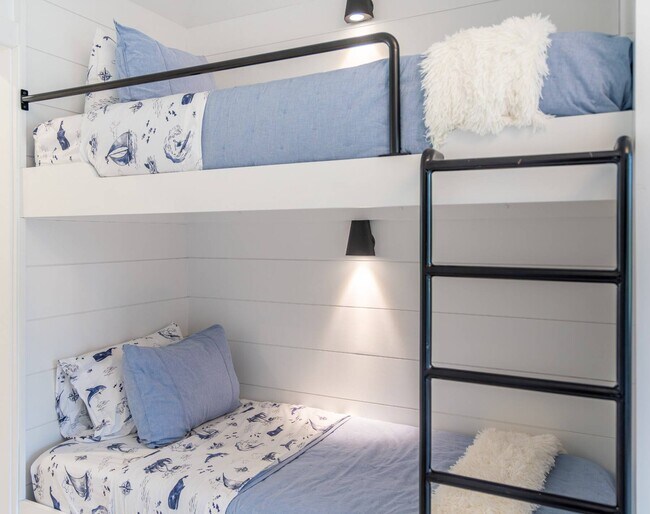 Building Photo - 17 Bayview Rd